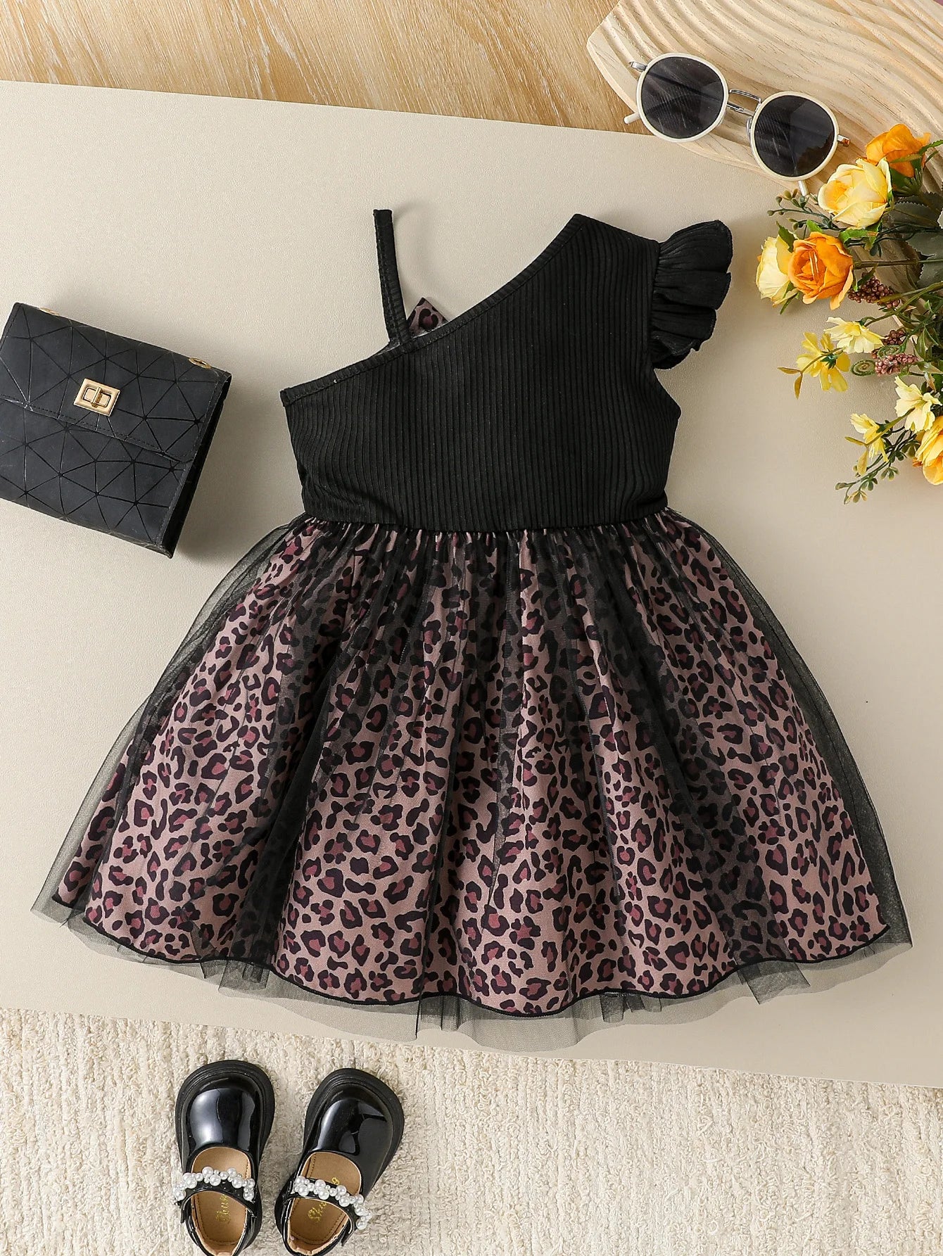 Girls’ Summer Fashion Dress: Off-Shoulder Bow with Lace-Trimmed Skirt